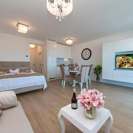 Sunshine Μακάρσκα